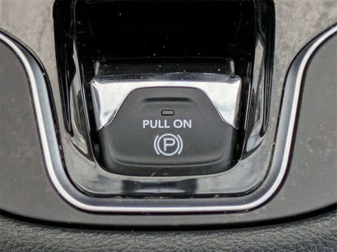 Used 2019 Jeep Cherokee Limited image 33