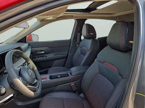 New 2026 Nissan Kicks SR w/ SR Premium Package AWD/4WD image 13