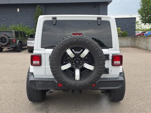 Used 2021 Jeep Wrangler Unlimited Sahara AWD/4WD image 6