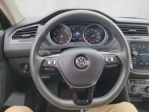 Used 2020 Volkswagen Tiguan SE image 20