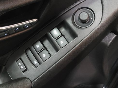 Used 2018 Chevrolet Trax LT w/ LT Convenience Package FWD image 27