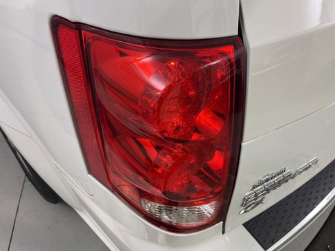 Used 2018 Dodge Grand Caravan SE FWD image 41