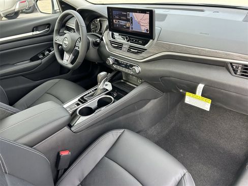 New 2025 Nissan Altima 2.5 SL image 8