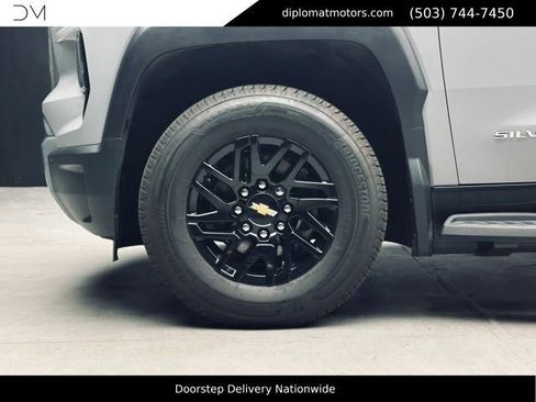 Used 2026 Chevrolet Silverado EV LT AWD/4WD image 40