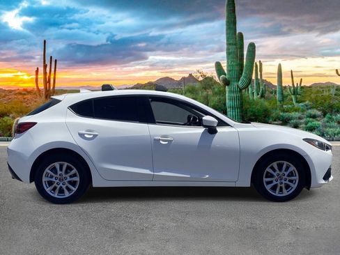 Used 2016 MAZDA MAZDA3 i Touring w/ Popular Equipment Package FWD image 2