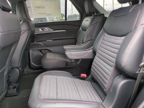 New 2026 Ford Explorer ST-Line w/ ST-Line Street Pack image 14