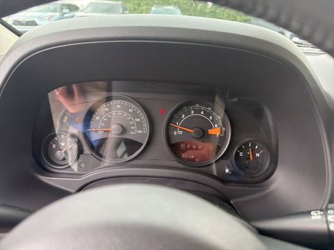 Used 2017 Jeep Patriot Latitude AWD/4WD image 12