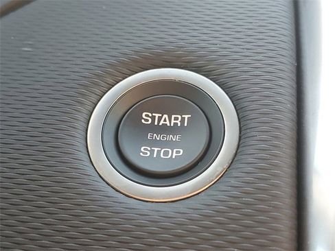 Used 2024 Land Rover Discovery Dynamic SE image 28