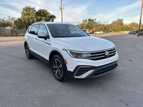 Used 2024 Volkswagen Tiguan SE image 8