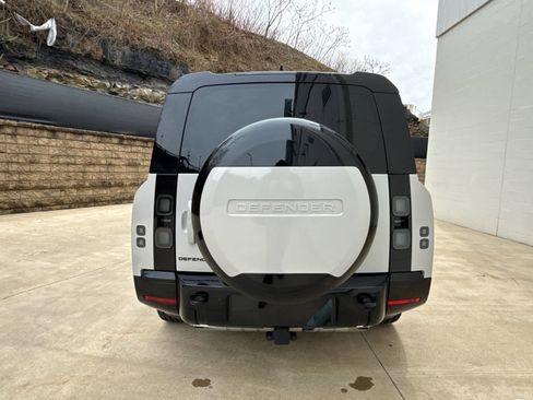 New 2026 Land Rover Defender 130 X-Dynamic SE AWD/4WD image 4