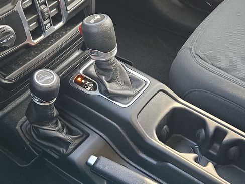Used 2021 Jeep Wrangler Unlimited Sport AWD/4WD image 30