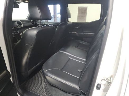 Used 2018 Toyota Tacoma SR image 8