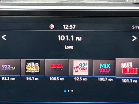 Used 2020 Volkswagen Tiguan SE w/ Panoramic Sunroof Package image 4