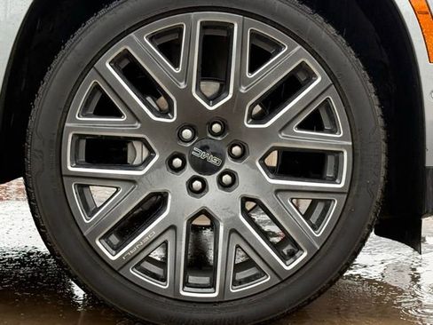 Used 2025 GMC Yukon Denali Ultimate AWD/4WD image 12