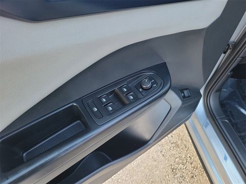 Certified 2023 Volkswagen Taos SE w/ Black Wheel Package image 16