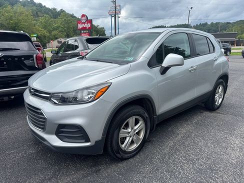 Used 2019 Chevrolet Trax LS w/ Tint and Cruise Package AWD/4WD image 1