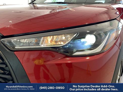 Used 2024 Toyota Corolla Cross LE w/ Moonroof Package FWD image 11