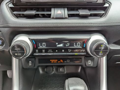 Used 2022 Toyota RAV4 XLE w/ Convenience Package AWD/4WD image 21