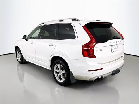Used 2016 Volvo XC90 T5 Momentum image 3