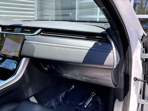 Used 2023 Jaguar XF SE RWD image 16