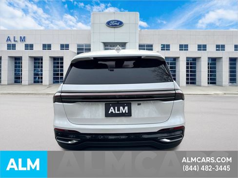 Used 2024 Lincoln Nautilus Premier w/ Equipment Group 102A image 6