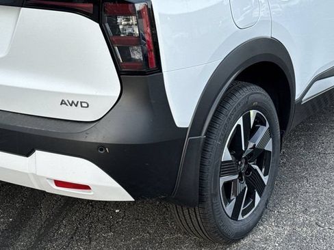 New 2025 Nissan Kicks SV AWD/4WD image 13