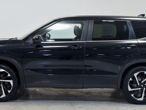 Used 2024 Mitsubishi Outlander SE Black Edition image 8