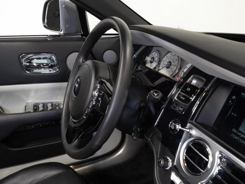 Used 2019 Rolls-Royce Dawn RWD image 55