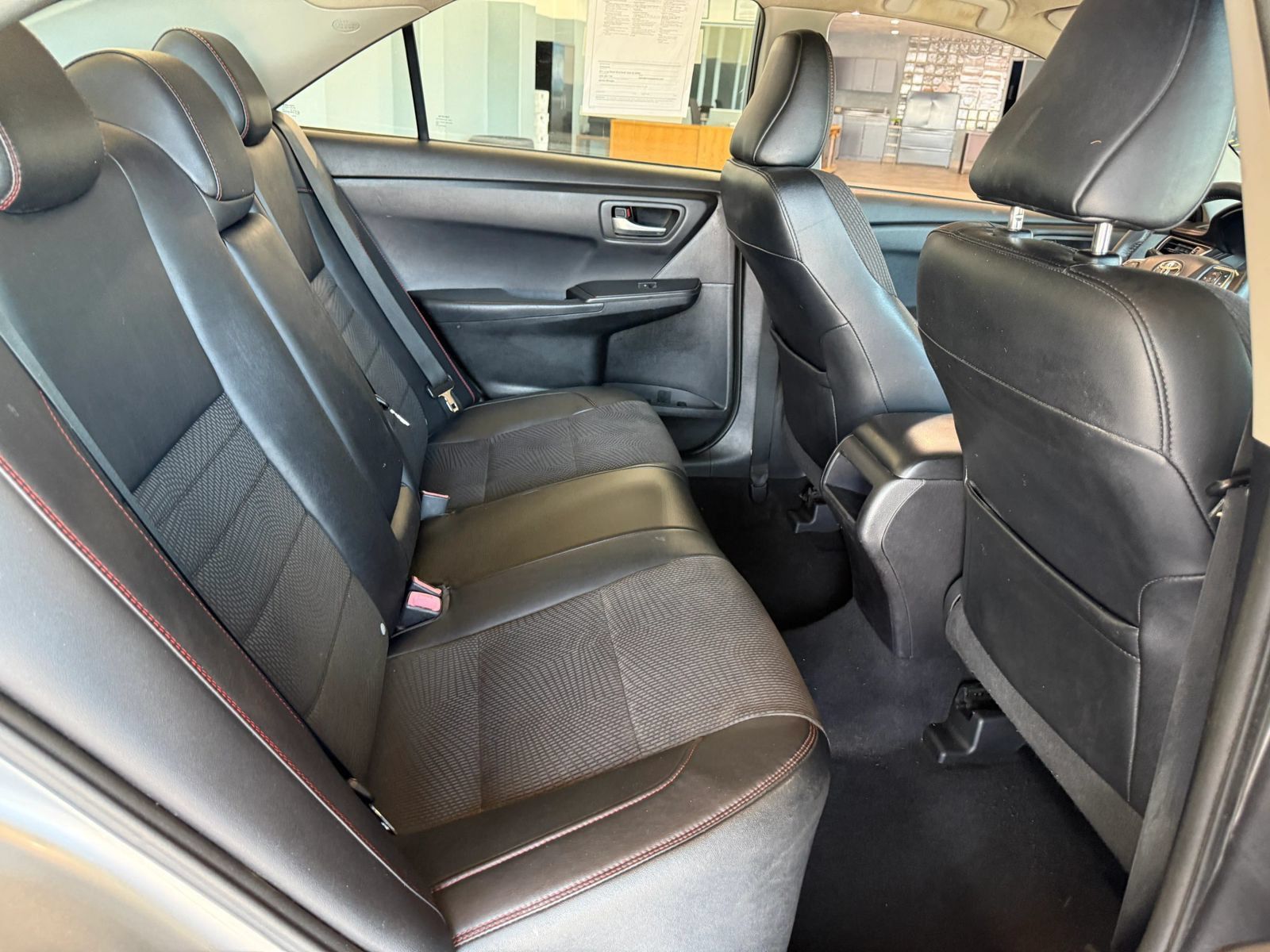 Used 2016 Toyota Camry SE FWD image 12