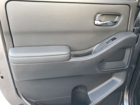 Used 2022 Nissan Frontier SV image 27