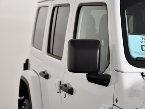 Used 2025 Jeep Wrangler Unlimited Sahara AWD/4WD image 14