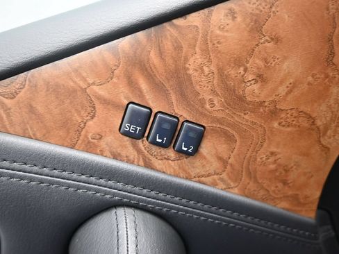 Used 2023 Nissan Armada SL w/ Captain's Chairs Package RWD image 21