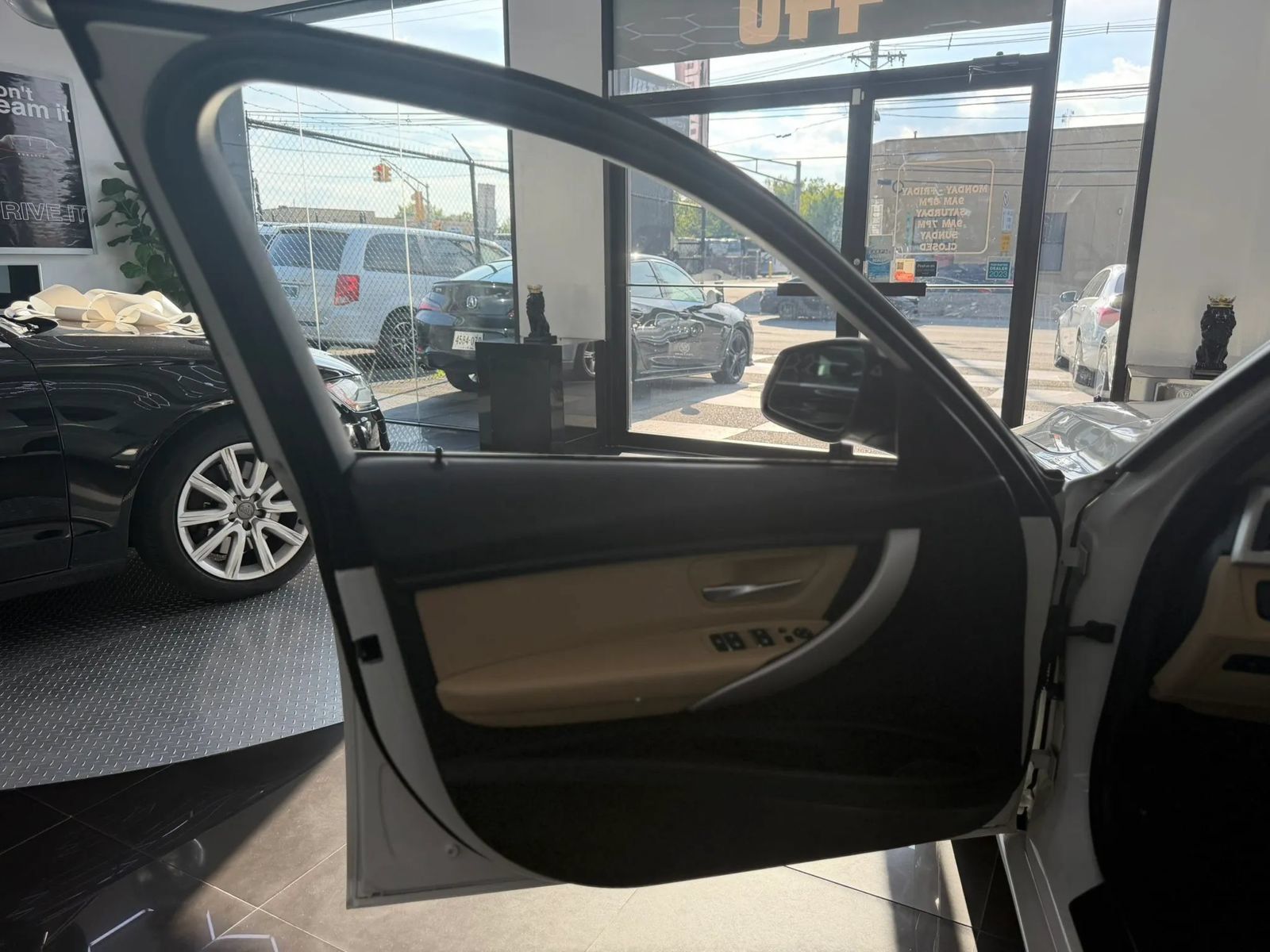 Used 2018 BMW 320i xDrive Sedan w/ Convenience Package AWD/4WD image 5