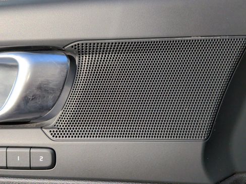 Used 2025 Volvo XC40 B5 Core image 29