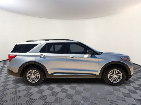 Used 2023 Ford Explorer XLT w/ Equipment Group 202A image 5