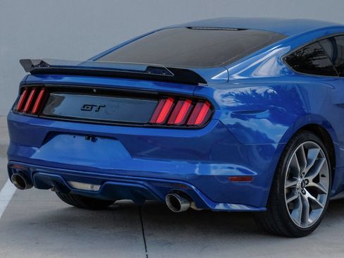 Used 2017 Ford Mustang GT w/ Black Accent Package RWD image 12