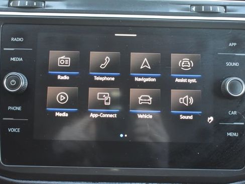 Used 2023 Volkswagen Tiguan SE image 25