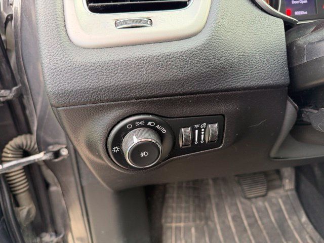 Used 2020 Jeep Compass Latitude w/ Cold Weather Group AWD/4WD image 19