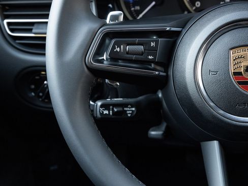 Certified 2026 Porsche Macan AWD/4WD image 15