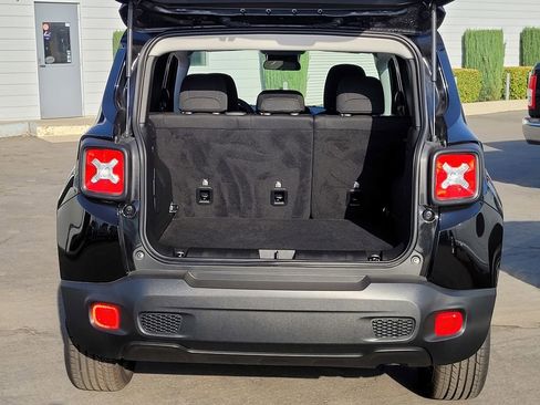 New 2023 Jeep Renegade Altitude image 19