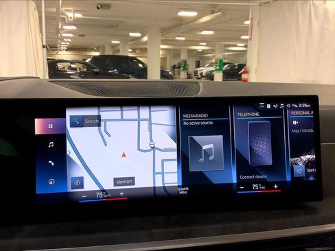 Used 2023 BMW X7 xDrive40i w/ Premium Package image 35