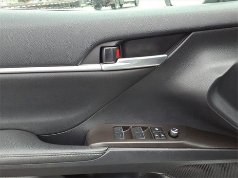 Used 2023 Toyota Camry XSE image 9