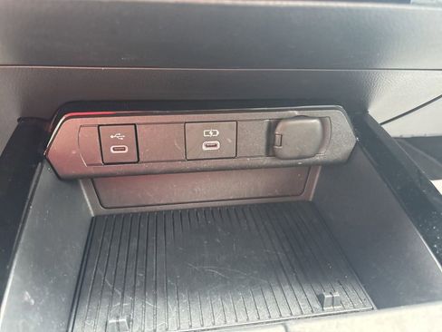 Used 2023 Toyota Prius XLE FWD image 18