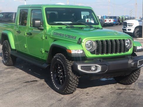 New 2025 Jeep Gladiator Sport image 2