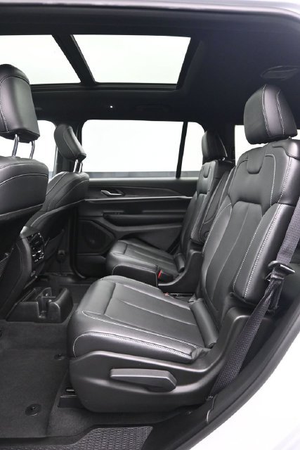 Used 2025 Jeep Grand Cherokee L Limited w/ Black Appearance Package AWD/4WD image 8