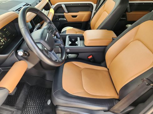 Used 2024 Land Rover Defender 110 X-Dynamic SE AWD/4WD image 9