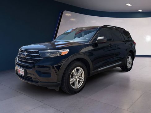 Used 2024 Ford Explorer XLT RWD image 1
