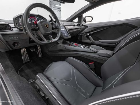 Used 2026 Lamborghini Revuelto AWD/4WD image 35