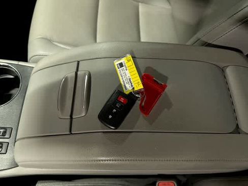 Used 2019 Toyota Highlander XLE AWD/4WD image 33