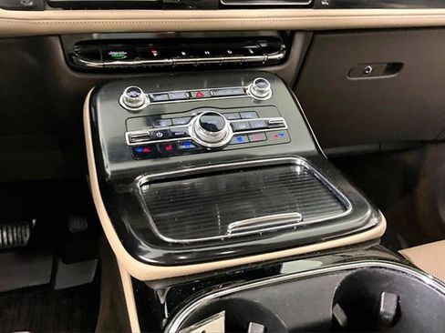 Used 2021 Lincoln Nautilus Reserve w/ Equipment Group 201A image 9